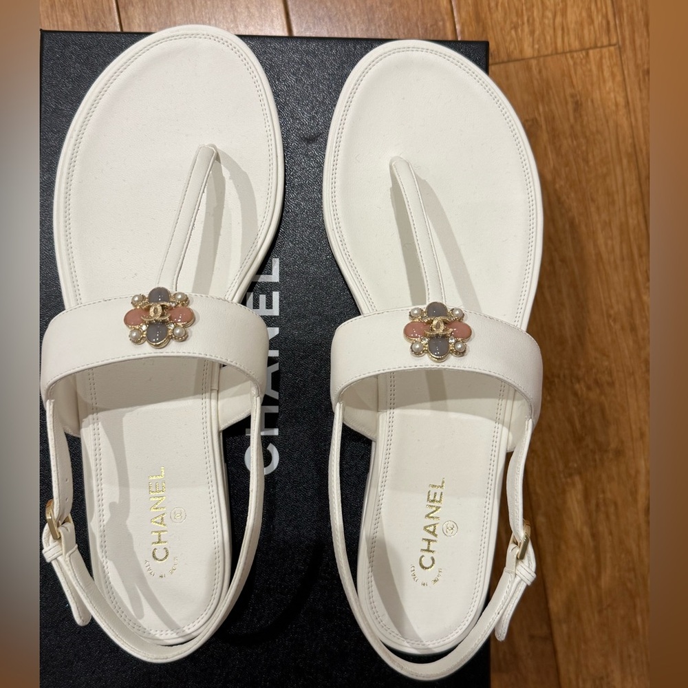 Chanel White Sandals with Slingback and Floral Accent